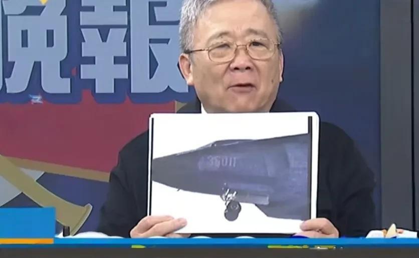六代机试飞消息在台湾的节目讨论热度还没有消退，台退役军人栗正杰在最新一期《辣晚报