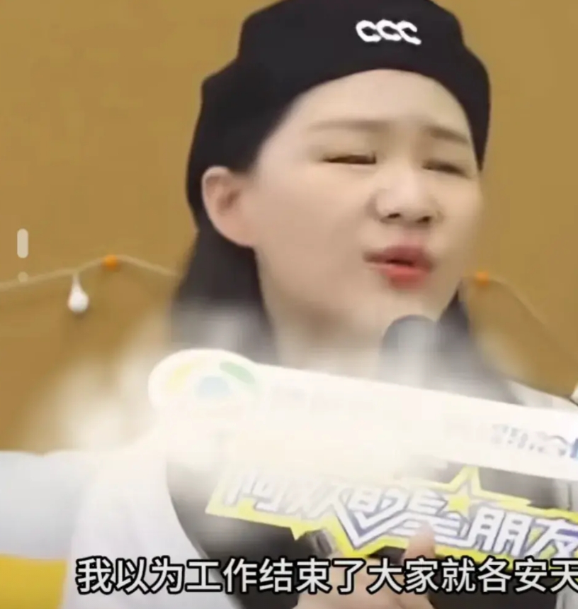 金靖曾经评价周雨彤，不得不说金靖真的太敢说了！

金靖说：“我觉得周雨彤挺疯的吧