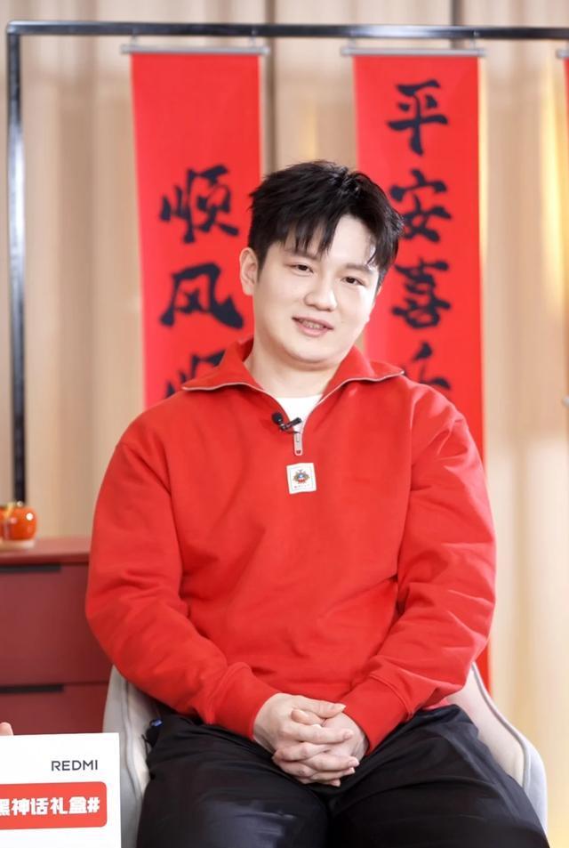 樊振东作为乒乓球高手，受邀参加知名手机品牌直播活动，展现个人魅力。直播中，他分享