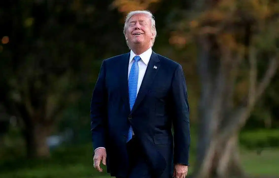 美媒民调显示，特朗普在处理俄乌战争和巴以冲突方面领先。在俄乌问题上，特朗普以50