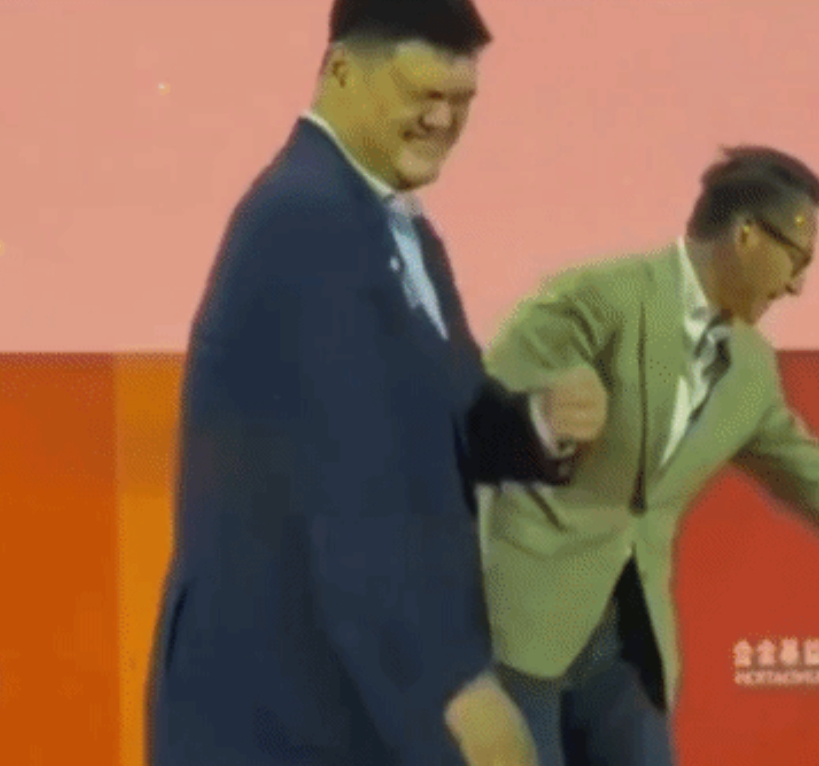 姚明这一次确实太过分了……反复看了很多遍，实在找不到理由为他开脱！