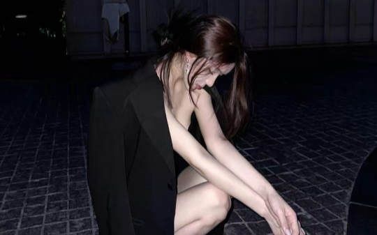 “音瓷，你只是程家的一条狗。”  “总不长记性。”