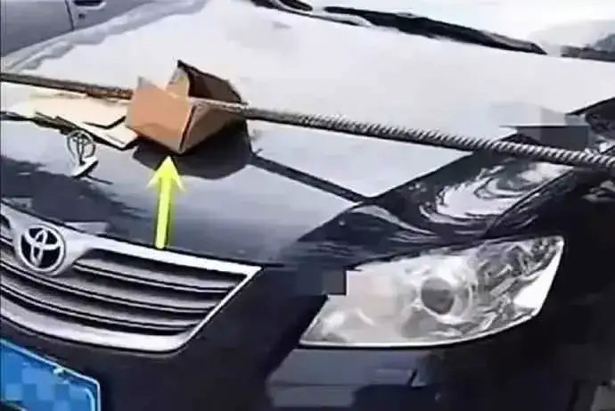 男子在自家车位焊上钢筋