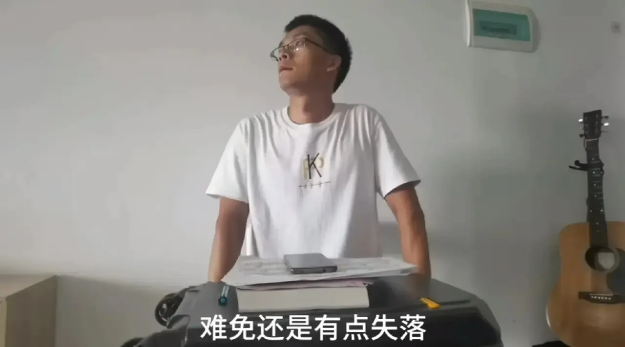 唐尚珺16年的高考复读生涯今天终于画上了句号。



7.13日上午，唐尚珺查了