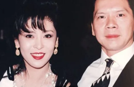 向华强有次找到一个大师，大师还真说了个法子