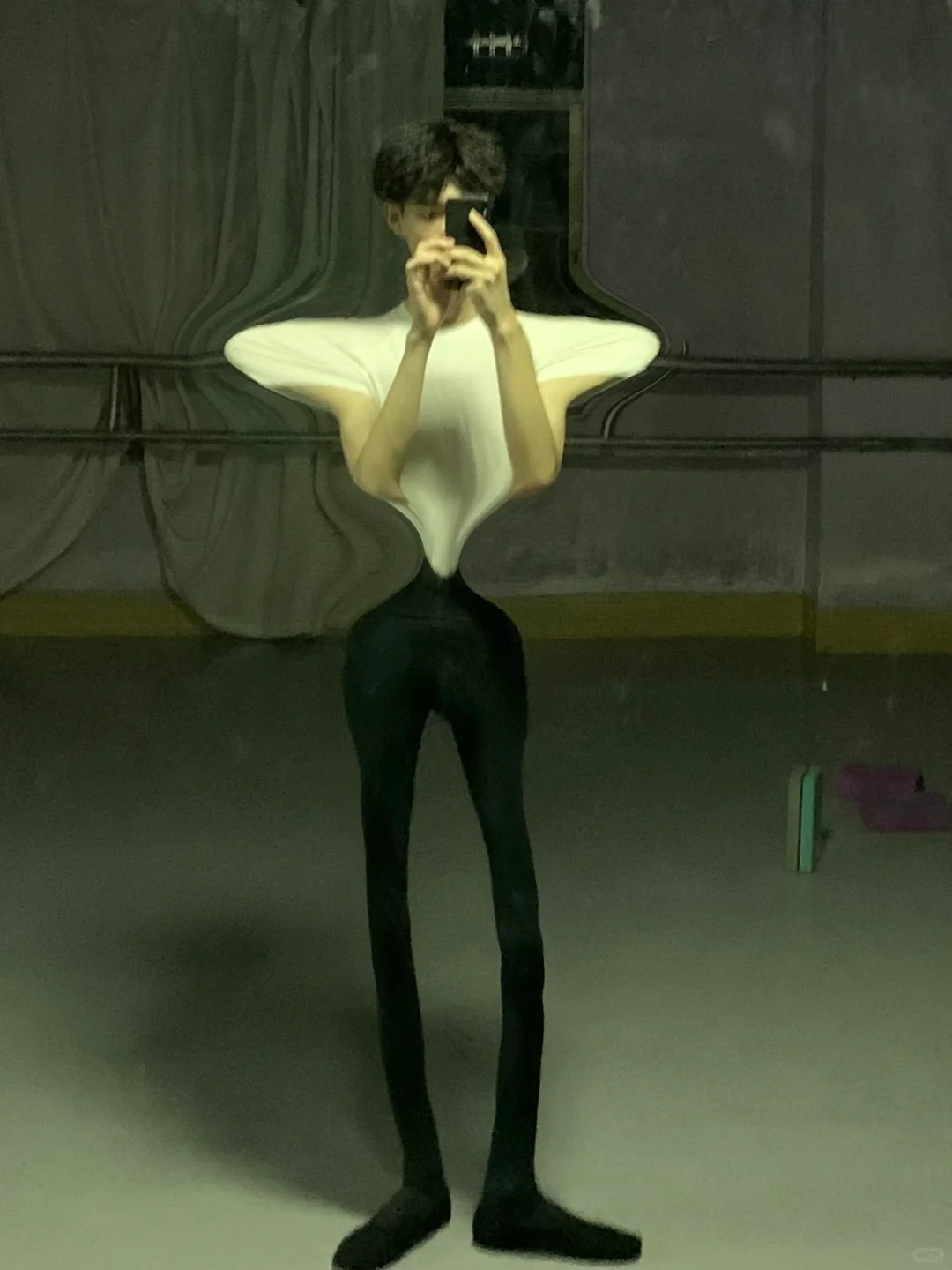 承认别人的直角肩 腰细 和腿🦵细有那么难吗
承认吧 你也羡慕我