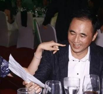 胡静老公大揭秘：光头富豪的爱情故事，太真实了！
哎呀，胡静这回可真是秀了一把恩爱