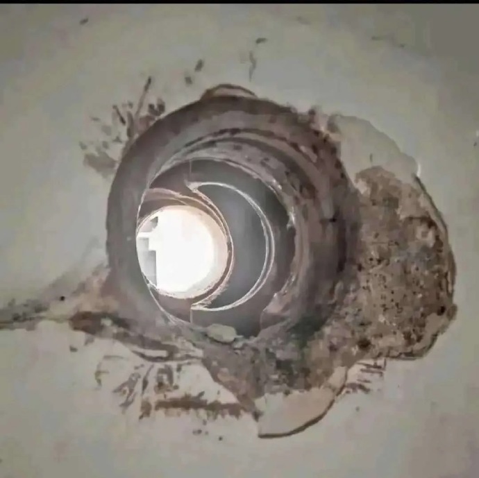 买了个新空调，安装师傅刚打好孔，说忘了带某工具要去拿一下，结果到现在也没有回来，