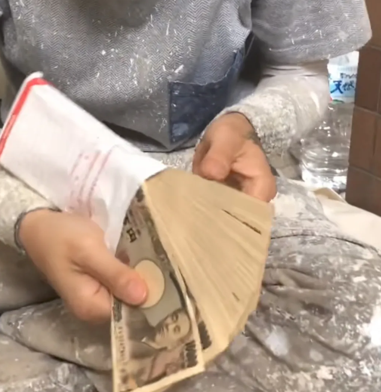 真的要被气炸了！

在小红书上居然看到一个日本人在那毫无下限地炫富！更过分的是，