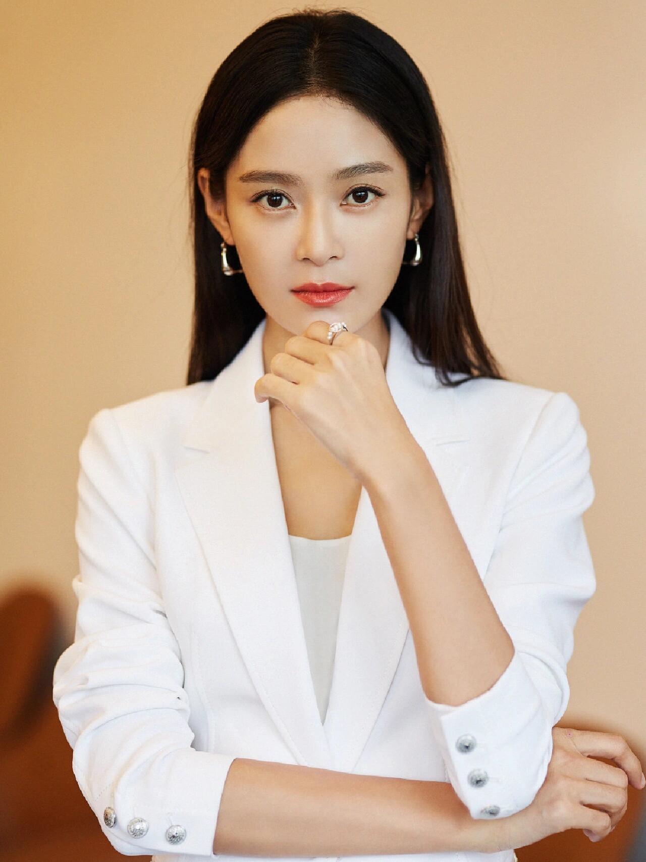 戏里是单亲妈妈，戏外事业家庭双丰收