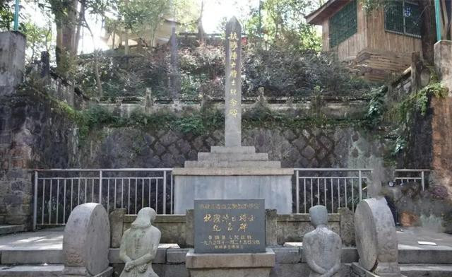 05年汪精卫儿子回南京，看到父母跪像感慨：做错事，就应受到惩罚