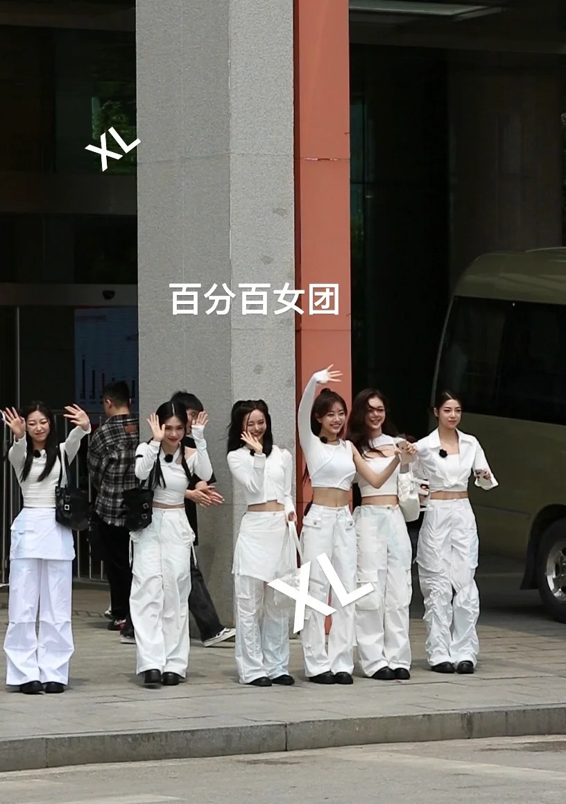 张艺兴旗下的女团……
啊啊啊都好好看啊 身材好好！ 原谅我标题党哈哈哈哈
小绵羊