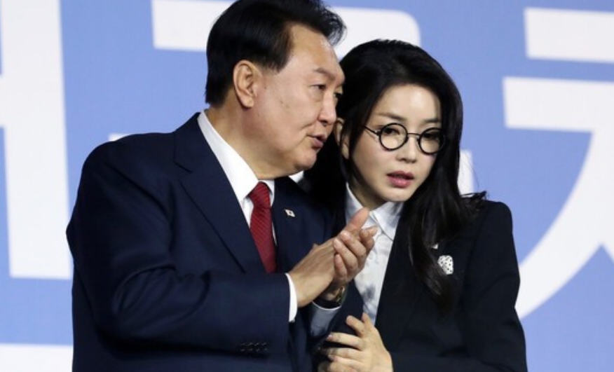 尹锡悦夫妇又活了？两份特检法作废，在野党或弹劾代代总统！

1月8日，韩国国会否