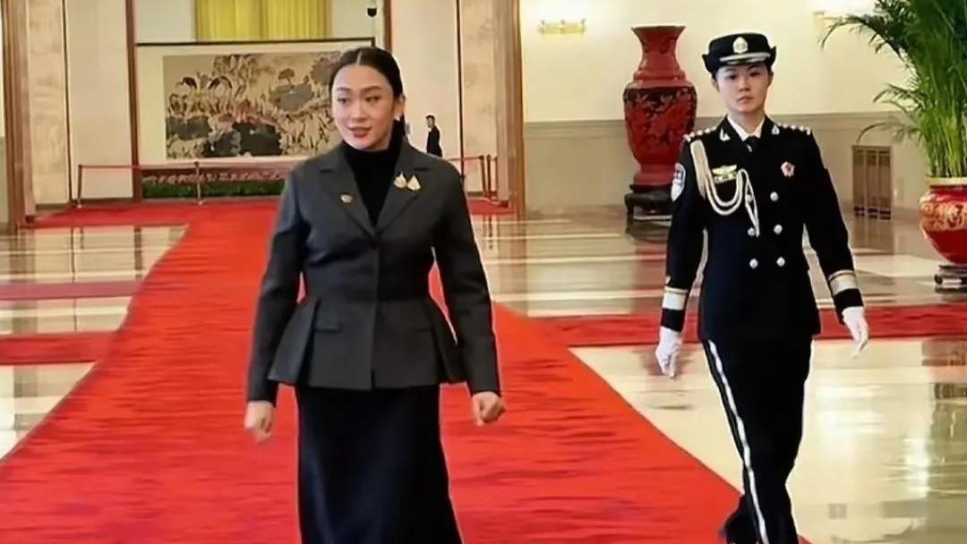 保镖严月霞：微笑背后的坚守