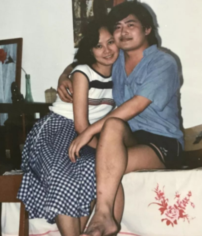 1988年，刘欢认识了湖南电视台主持人卢璐，相识9天后，便决定结婚。没想到，在结