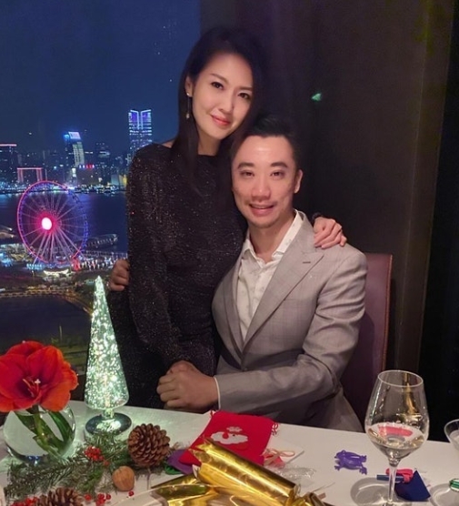 前港姐冠军陈庭欣成功收服10亿花心男友，多次出面维护终收心养性相恋8年！

现年