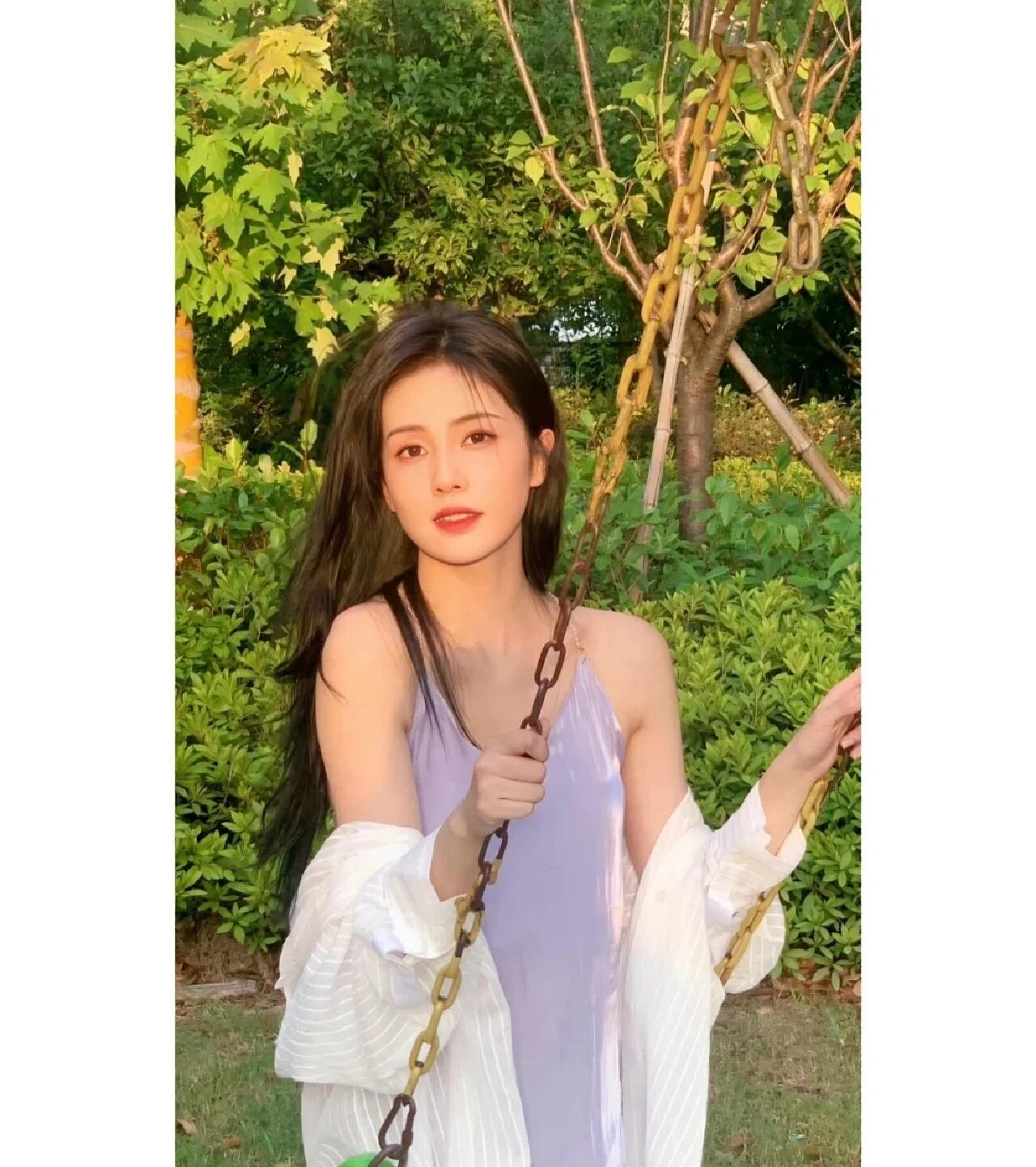 憨憨的白鹿