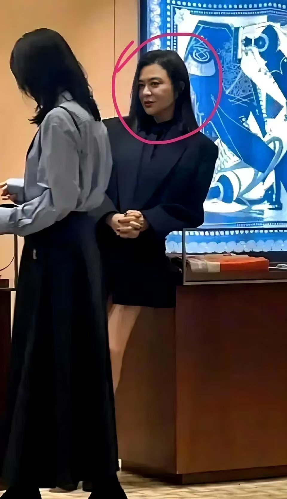 她年轻时可是女神啊！这么大年龄，能保持这样，真的保养的很不错了！