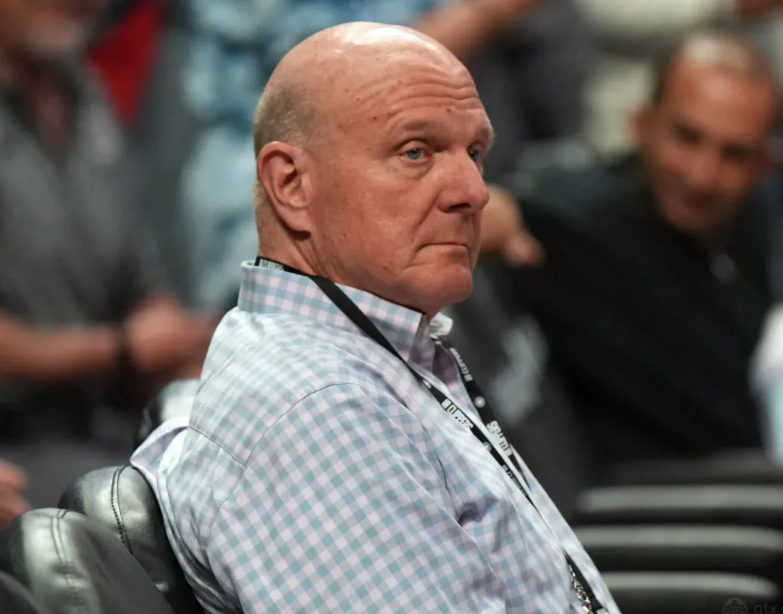 赛程即将过半，快船老板鲍尔默最没想到的4件事：

1，球队战绩23胜17负，排名