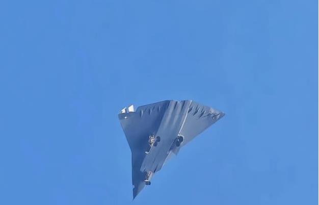 八架F22能换掉一架六代机吗？

这么说吧，美国对六代机的研究，应该还只停留在图