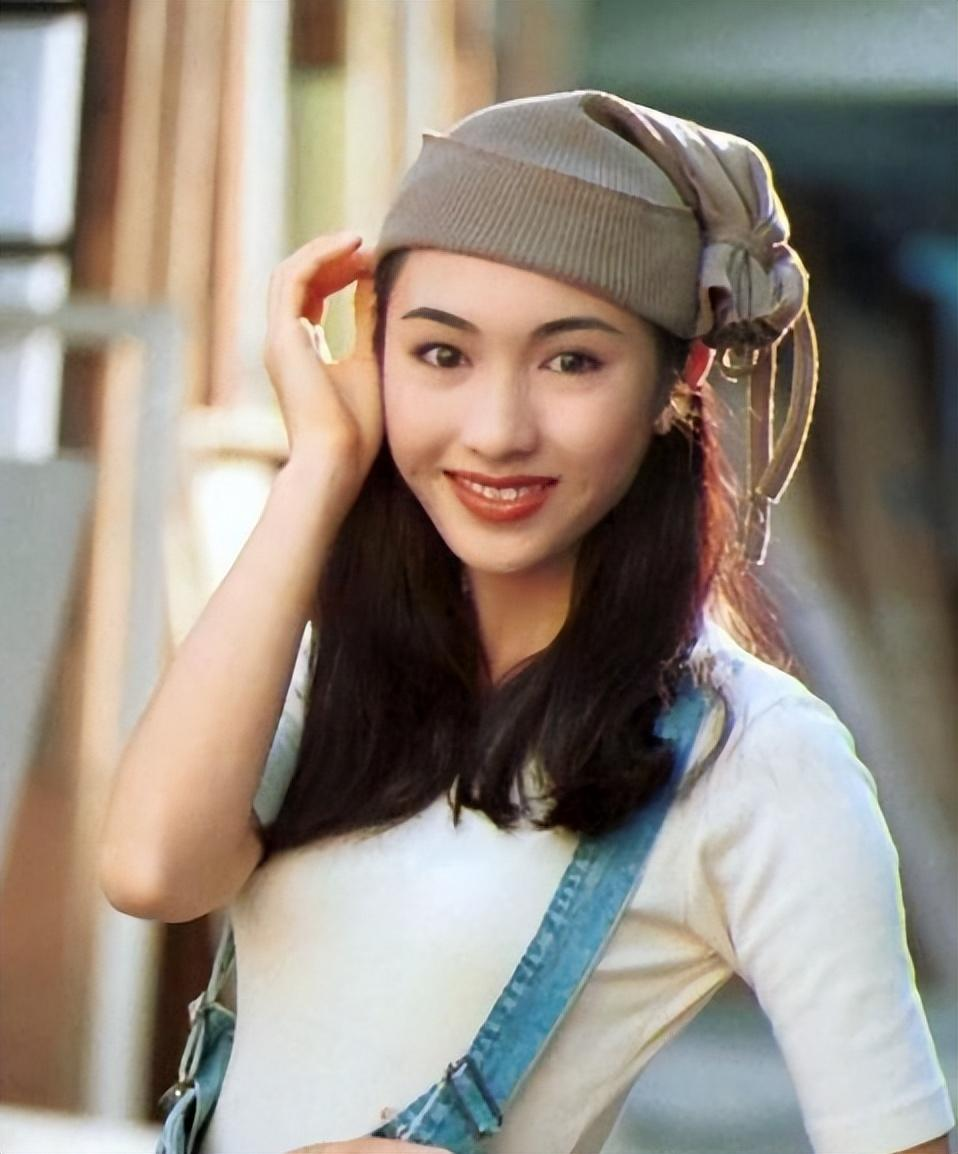 2007年，黎姿在半夜敲响了富豪马廷强的家门，她说:“你可以借我500万吗？”马