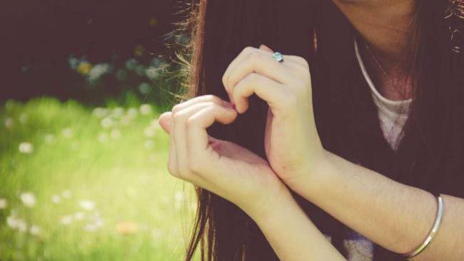 妈妈的孕育与育儿之旅：爱的付出与收获