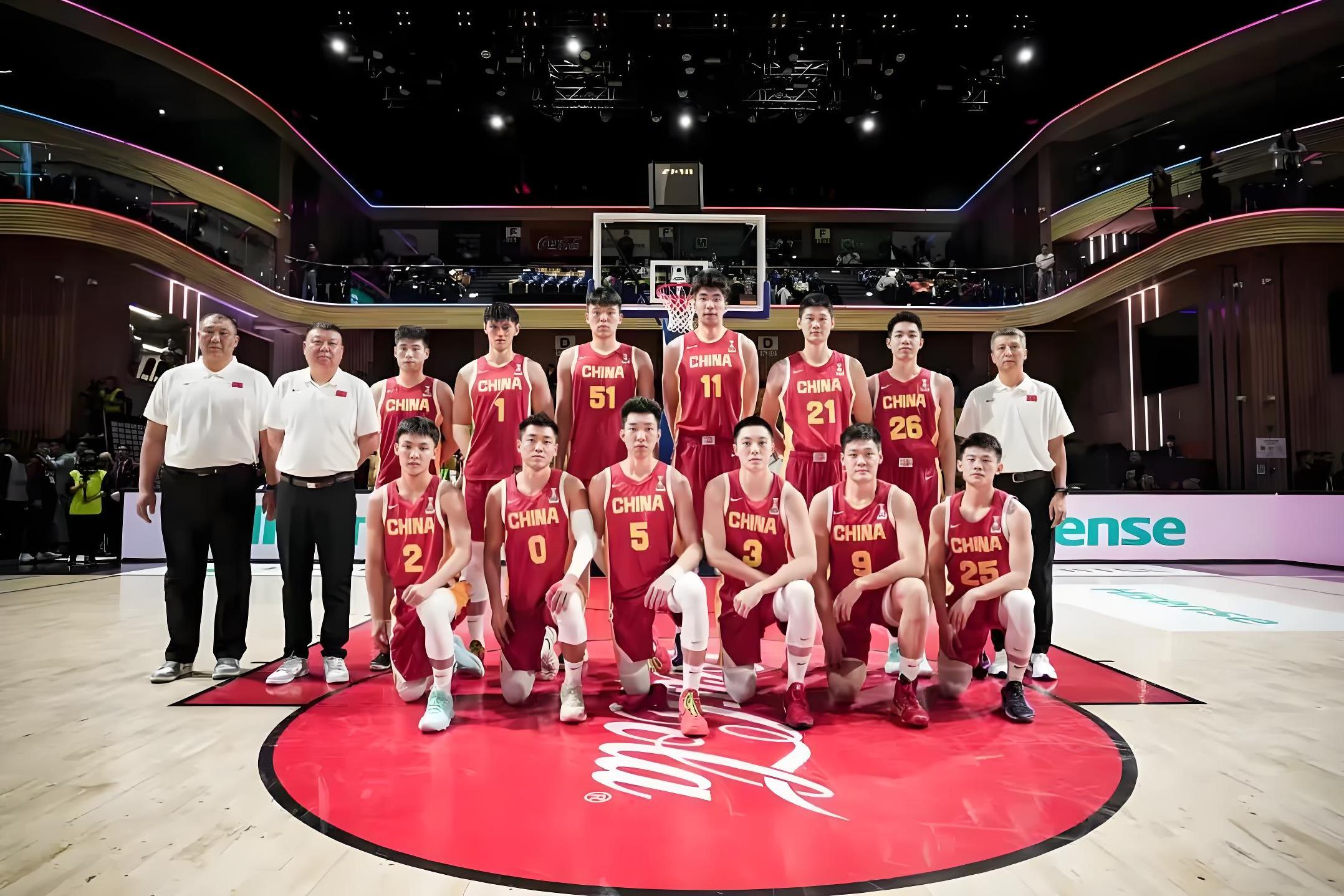 张宁绝对是中国男篮的“奇葩”！就凭借一股拼劲占据了男篮主力！郭士强真的是在走当年