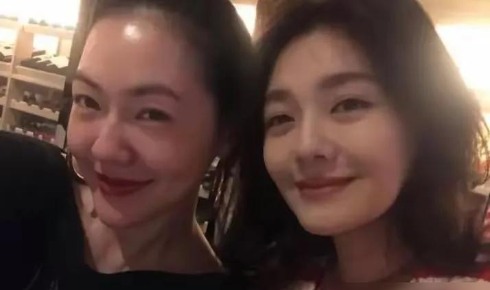 藏不住了！小S对大S的骨灰真是下狠手啊！

利菁：把你姐的骨灰做成钻石，戴在身上