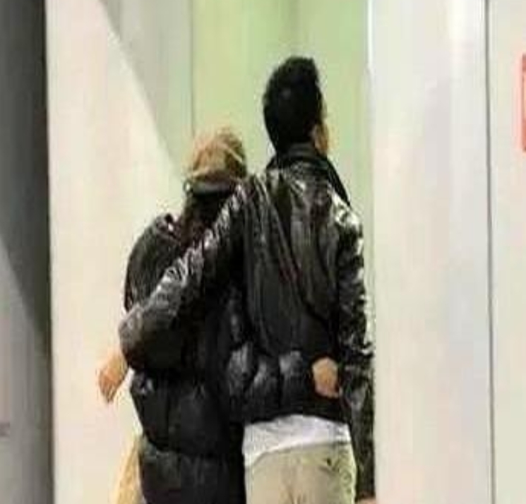 一段12年前首都机场的安保监控视频，竟让大家瞬间穿越回了内娱黄金年代。视频里，汪