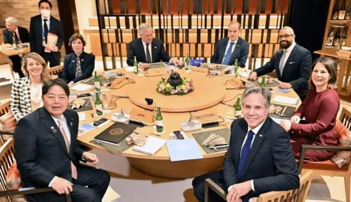 是中国人都要记住了，如今的七国集团与曾经的八国联军。

大家看看，1900年发动