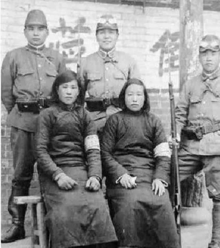 1942年，在天津，大汉奸刘四姐作恶多端杀人无数。这一天，几个日本人找到刘四姐，
