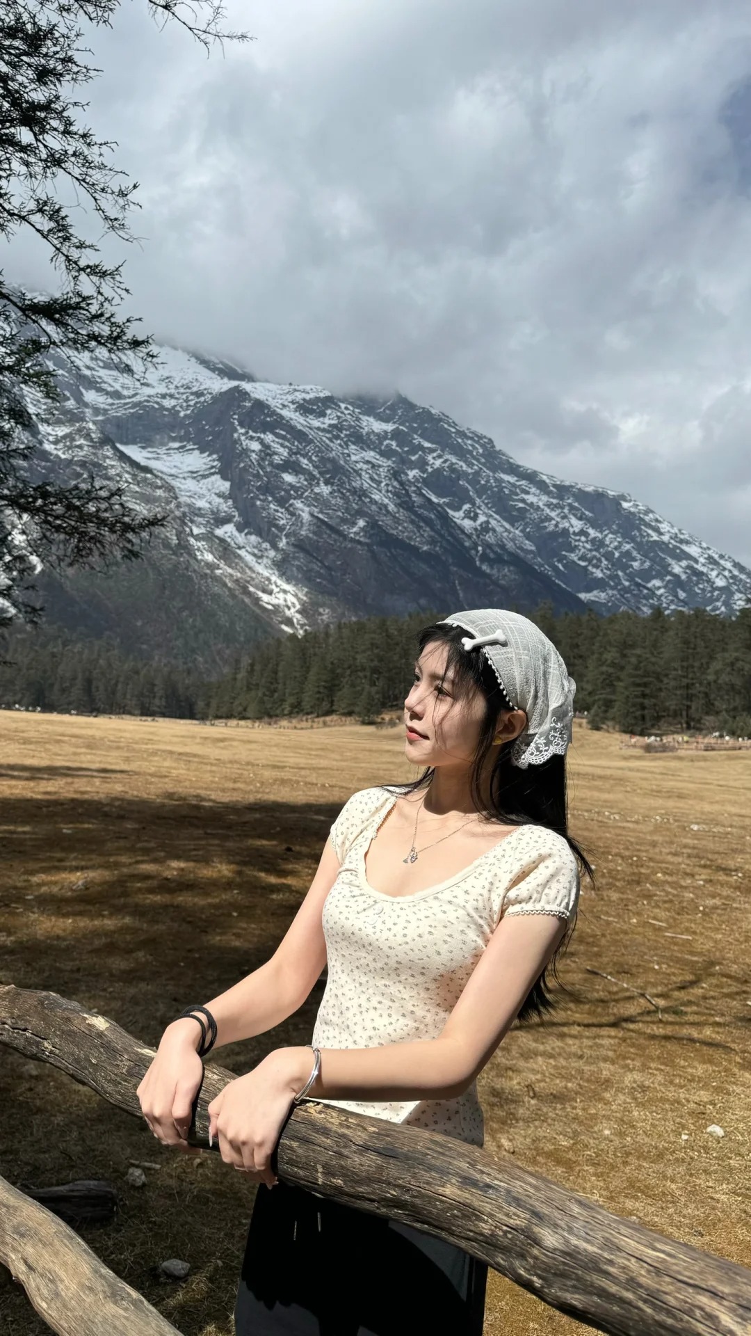 丽江｜雪山之下🏔
丽江玉龙雪山的云杉坪和白沙古镇都是好出片的地方