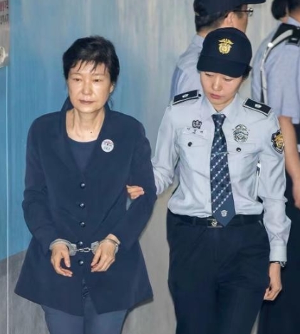韩国前总统朴槿惠，因亲信干政被弹劾下台，判处了22年有期徒刑。在监狱中，她叫50