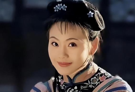 曾因饰演《还珠格格》中“柳红”被熟知的陈莹，多年来在演艺道路默默耕耘。近年鲜少露