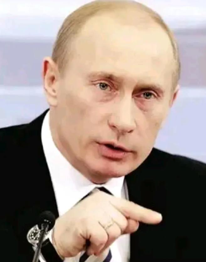 对日反击！
俄罗斯刚刚正式宣布！
7月23日，俄罗斯突然宣布将禁止13名日本公民