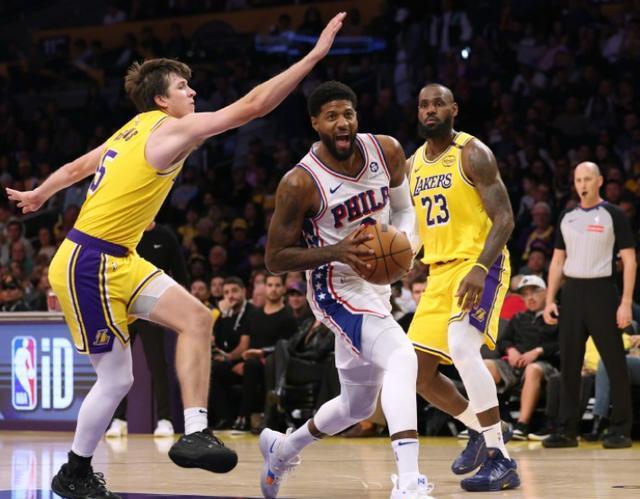 9战8胜！从联盟垫底悄悄逆袭！要这么打，NBA最强组合真要解散了