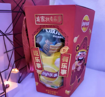 我发现每次我跟孩子爸爸生气，他总是比平时殷勤，跑去给我买些小孩子才吃的零食哄我，