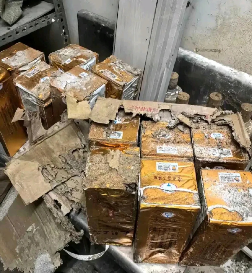 老房子里翻出来的，这么脏，应该过期了吧