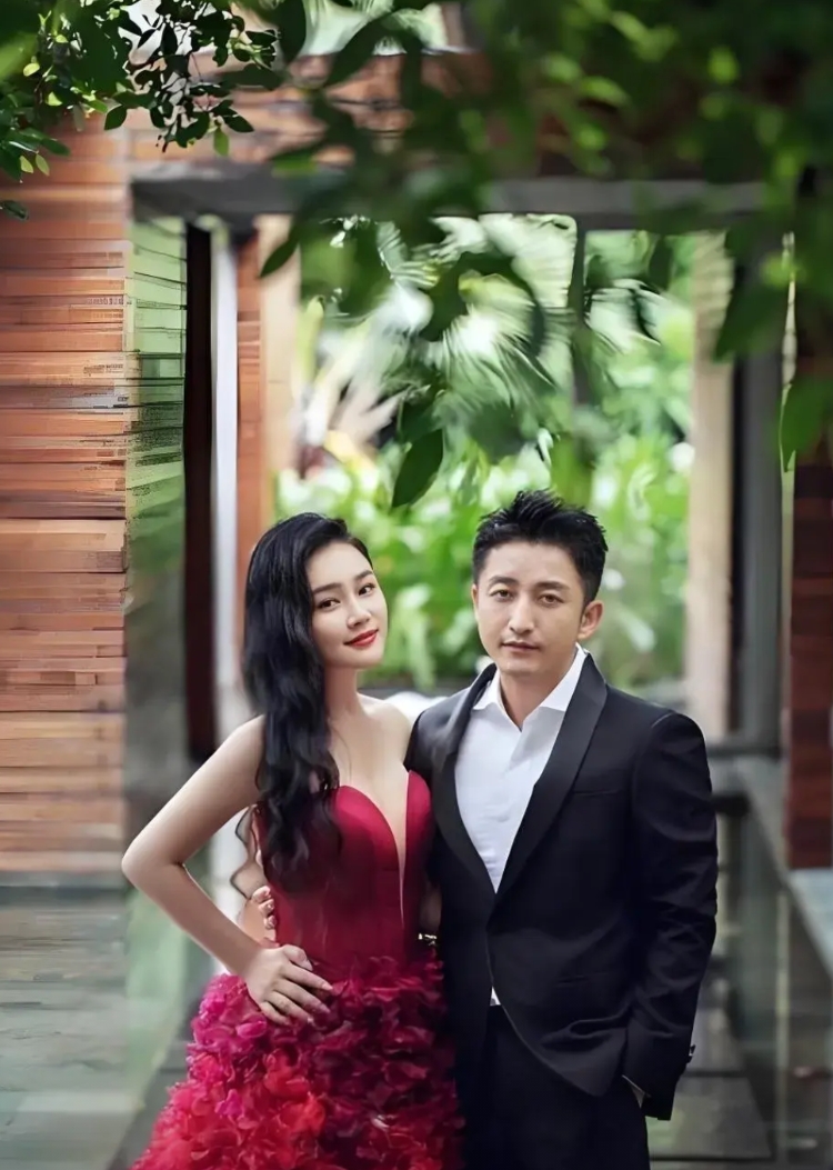 冉莹颖啊，简直就是个败家的主儿！原本好好的拳王，事业正盛，却因她的折腾落得破产的