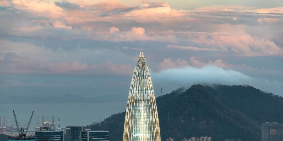 不畏浮云遮望眼，只缘身在最高层非航拍，挑战全网用相机拍摄华润春笋的最高角度！ 