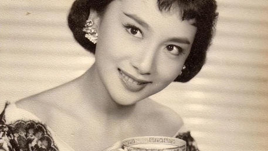 毛主席与夏梦的罕见合照！她是金庸的“女神”，被誉为东方赫本