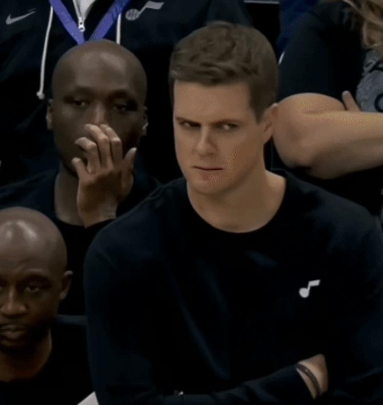 库里你还笑，看把爵士众将都打成什么样了。
欺负人，真的太欺负人了，经过两个赛季的