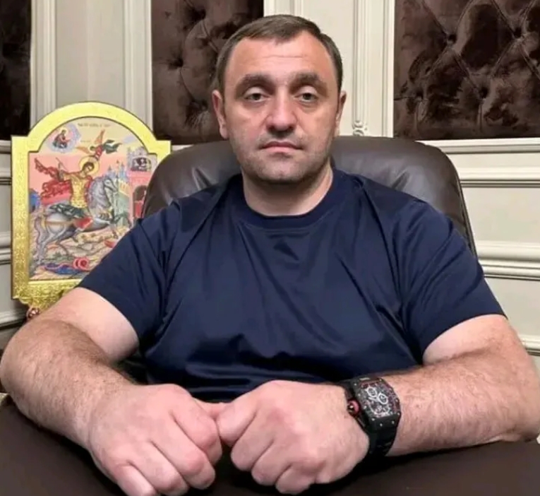 很多乌克兰人都逃往俄罗斯，帮助俄罗斯训练士兵，他们认为继续跟着泽连斯基完全是自寻
