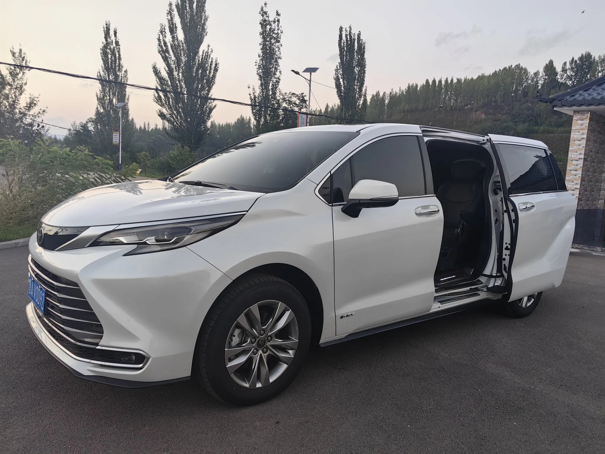 24款赛那四驱尊贵版，北方冬季油耗实测7.1，行驶13000公里，总体感觉很好，