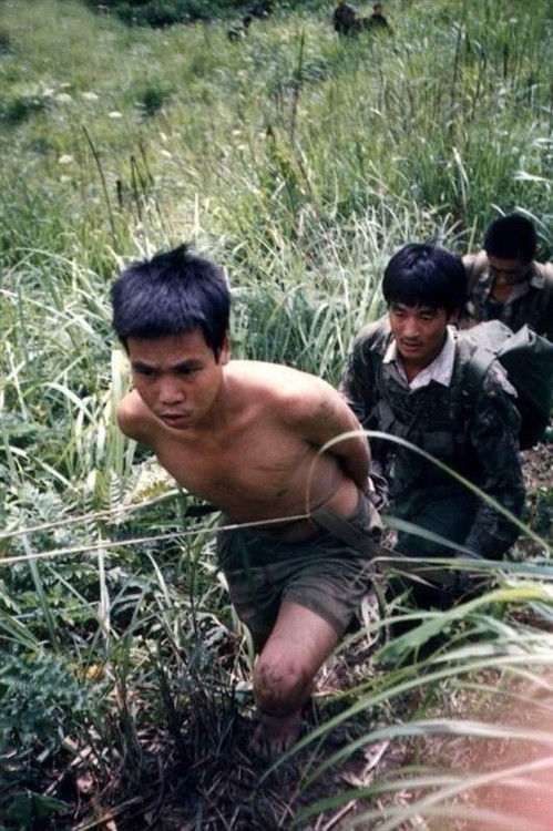 我们村有个村民王新建在对越自卫反击战当过侦察兵，他说：当侦察兵出国作战不能太仁慈