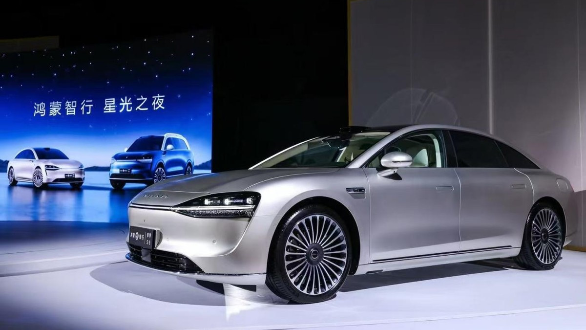 鸿蒙智行“春节安心行”，服务升级赢得用户好口碑