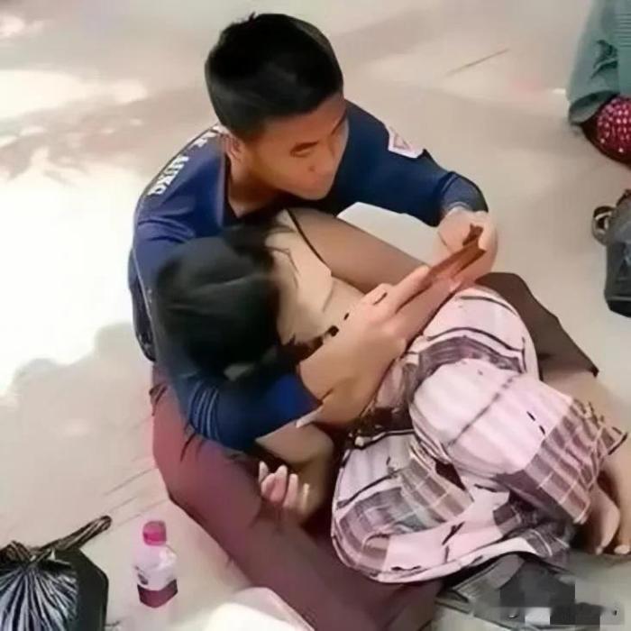 男人真专注，可惜用错了地方