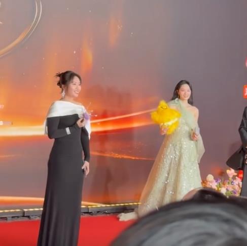 微博之夜红毯，李雪琴用事实证明，女孩子瘦下来就是潜力股，这状态，绝了呀。