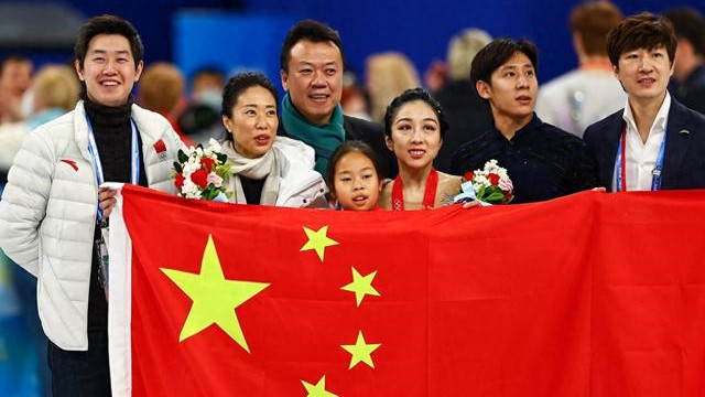 中国花样滑冰夫妻传奇：申雪与赵宏博，荣耀与坚守的半世纪旅程