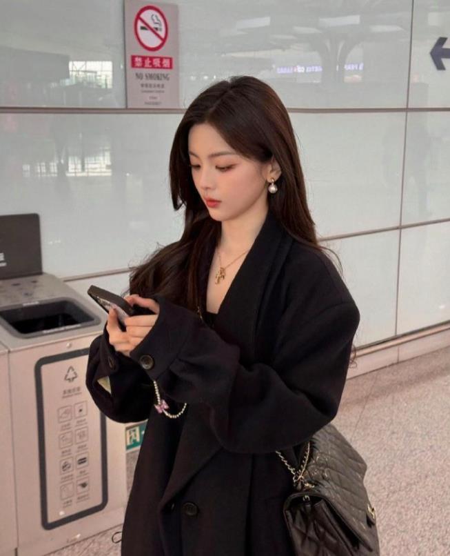 杨超越在路人镜头下的表现如何？颜值够高吗？